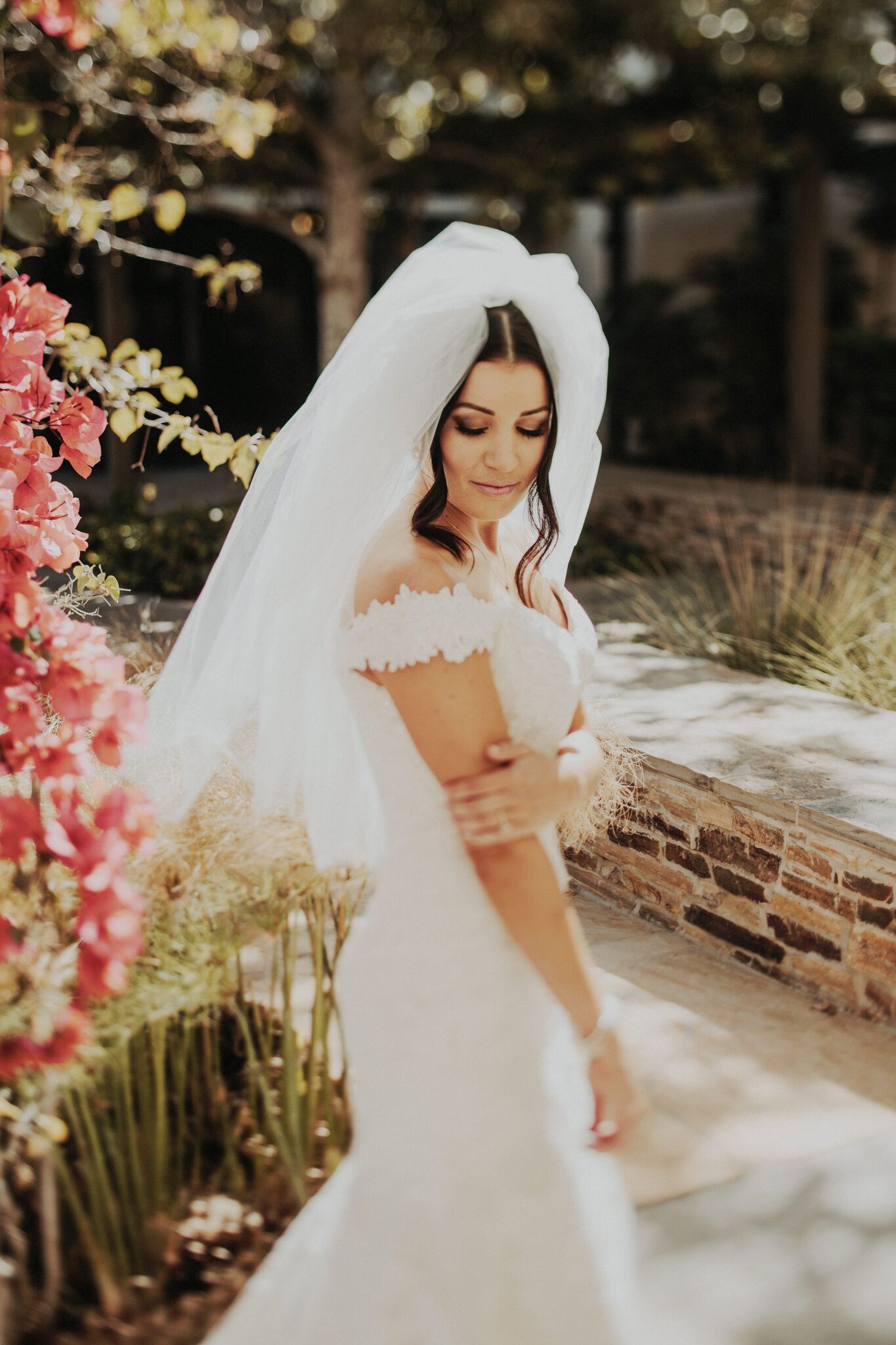 brunette-bride-veil